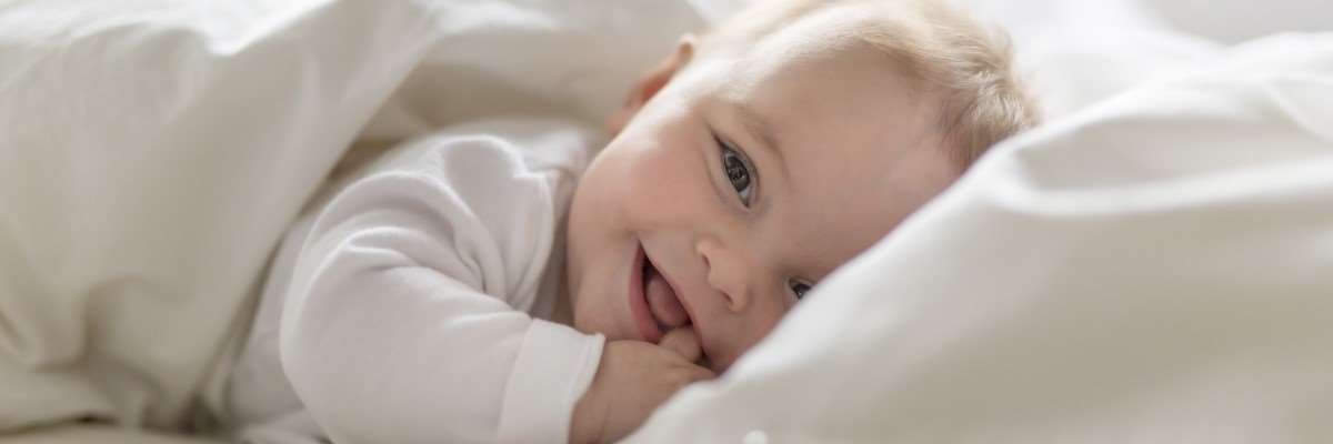Baby som smiler. Foto: Shutterstocko
